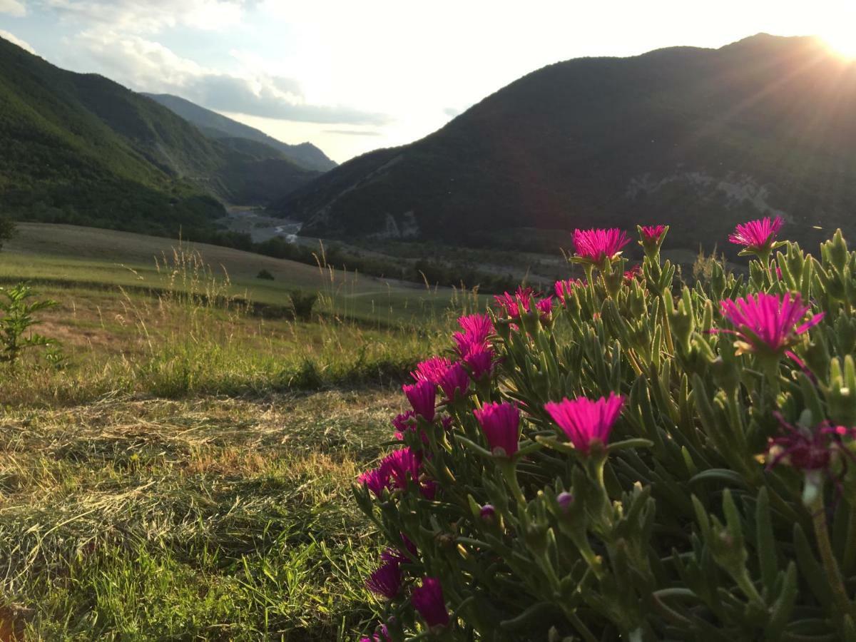La Locanda Nel Vento Calestano Bagian luar foto